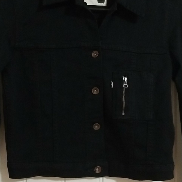 NWOT Levi’s Women’s Sateen Trucker Jacket - Picture 5 of 8